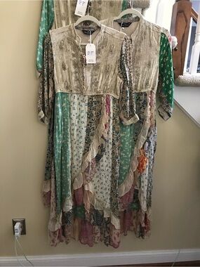 YOUNG THREADS NWT DRESS CREAM FLORAL VELVET SIZE SM MED LG